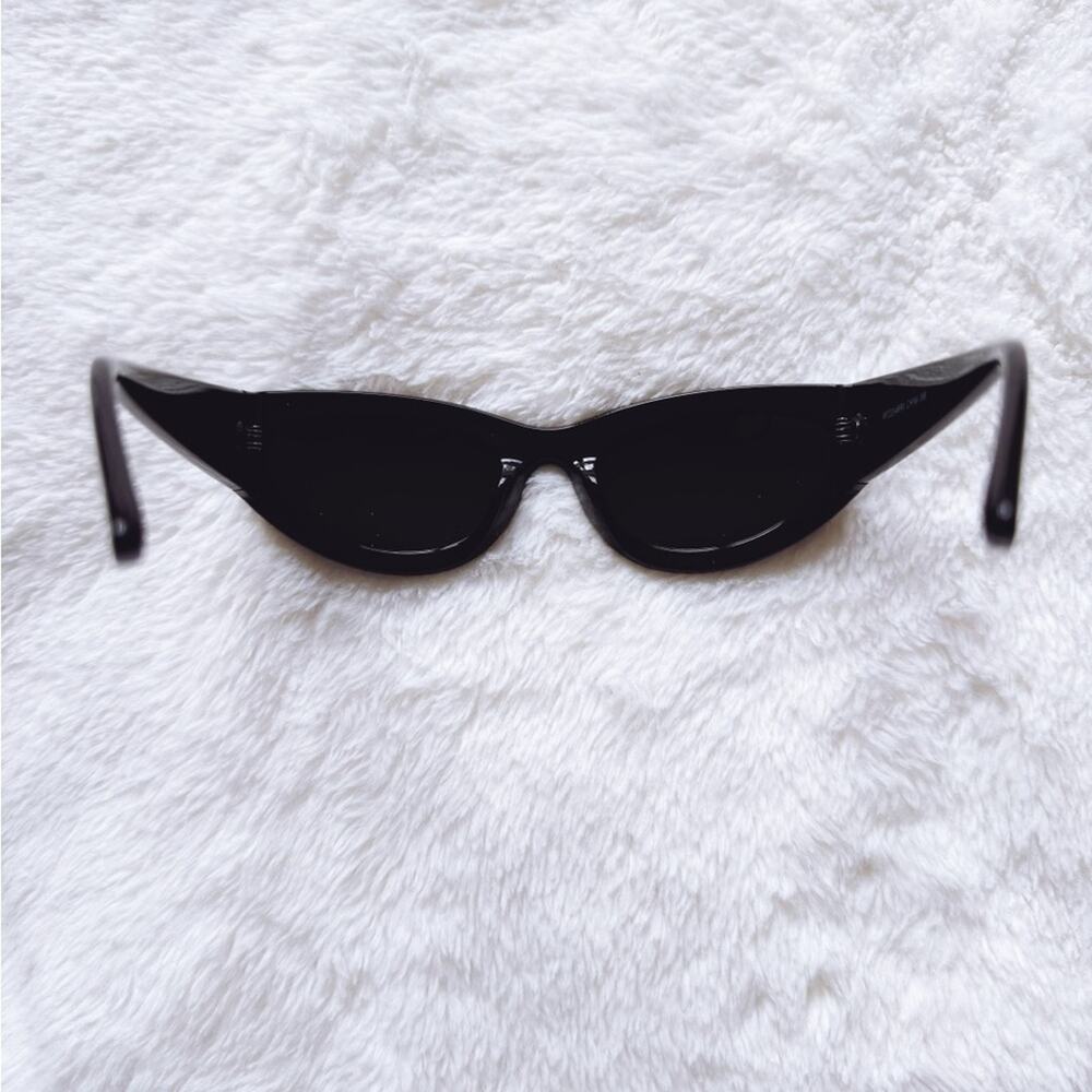 Faye Mirrored Black Cat-Eye Sunglasses - Picture 12 of 15